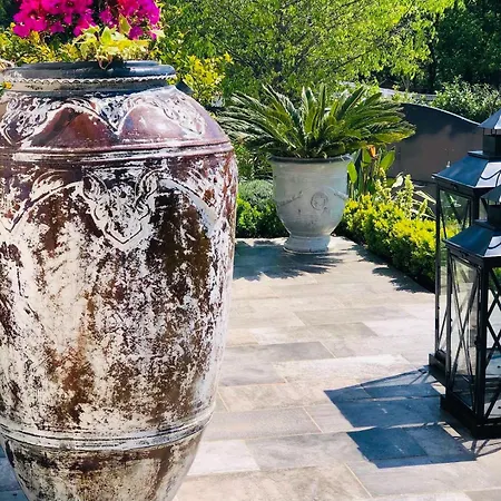 Maolo 2 Bed & Breakfast 4*